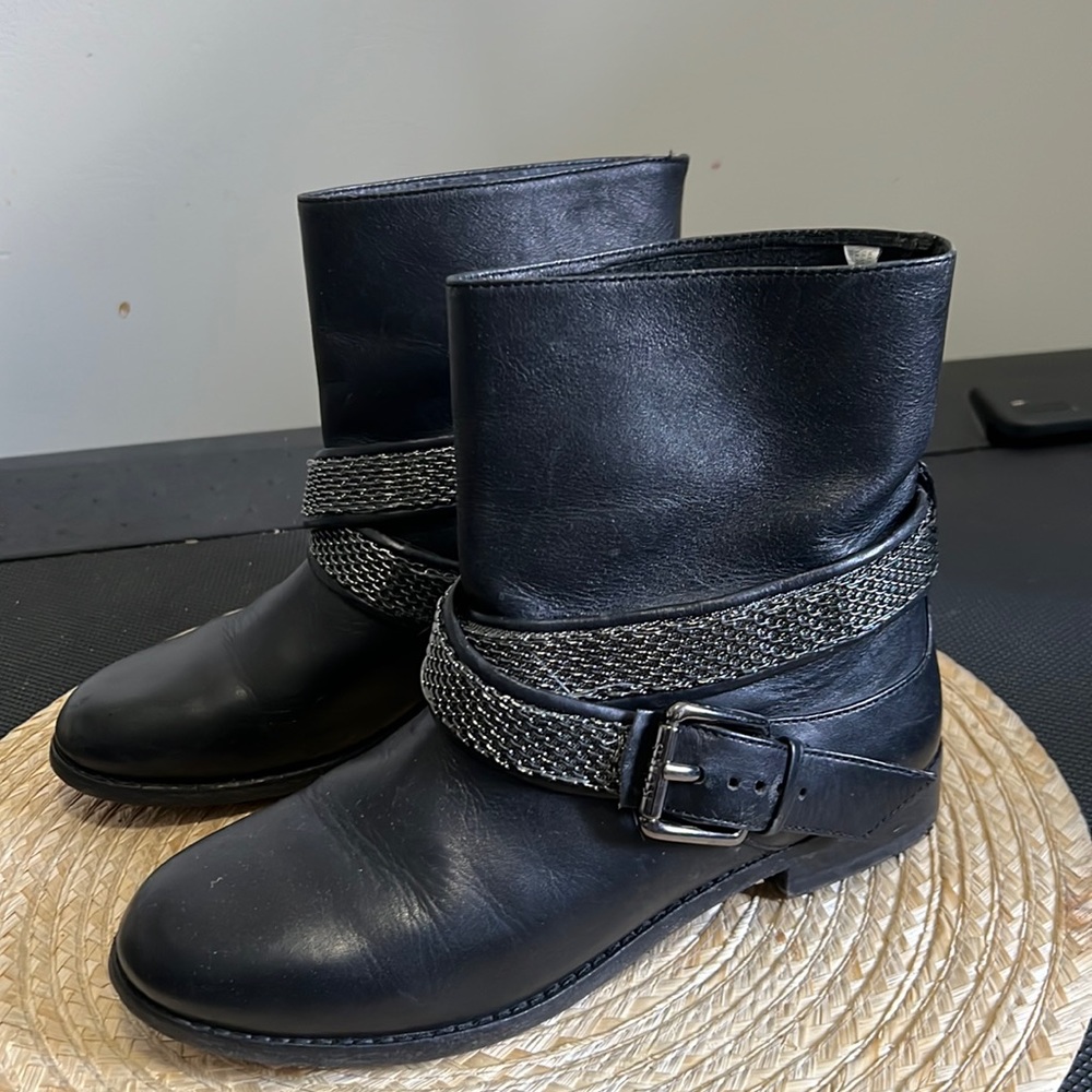 Michael Kors Leather Biker Motorcycle Wrap Buckle Slip-on Boots Size 6